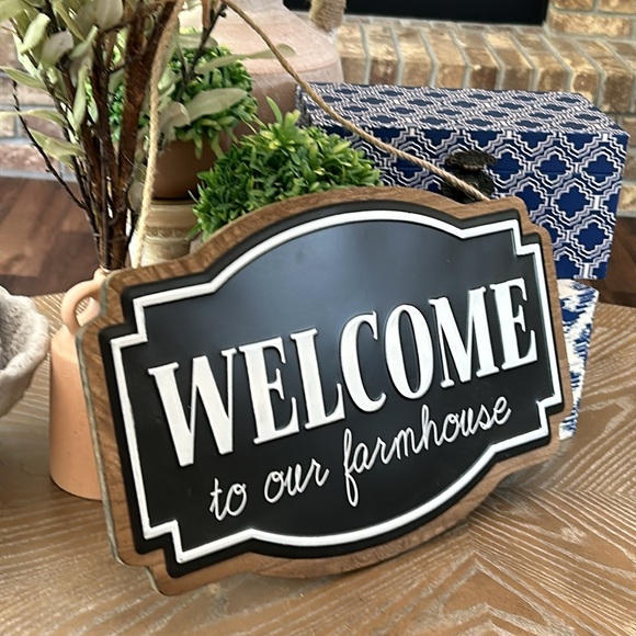 NEW! Modern Farmhouse Welcome Black & White Enamel Metal & Rustic Wood Sign - Picture 1 of 6